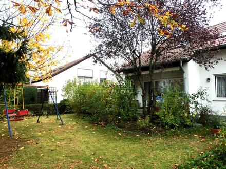 Zweifamilienhaus in ruhiger Lage von Heiningen, Garten, Doppelgarage, Pellet-Heizung + Solarthermie