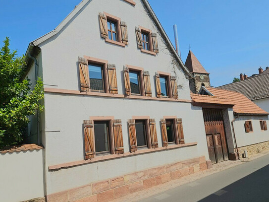 Großes ehemaliges Weingut mit uneinsehbarer Hof und Gartenfläche