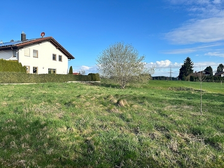 Attraktives Baugrundstück (Parzelle West) für eine großzügige DHH am Ortsrand von Tattenhausen