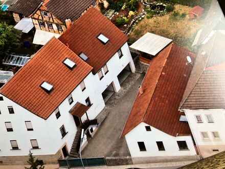 Wohnhaus mit Nebengebäude zu verkaufen