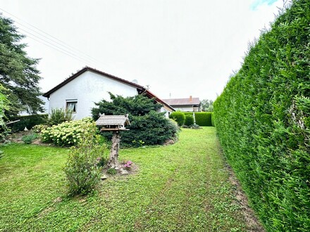 EINFAMILIENHAUS MIT GARAGE UND CARPORT