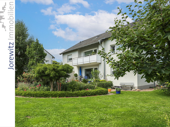 Bielefeld-Milse: Gepflegtes Dreifamilienhaus mit schönem Gartengrundstück und Doppelgarage