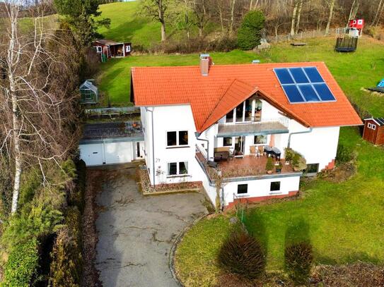 Großzügiges Zweifamilienhaus in ruhiger Lage von Achberg