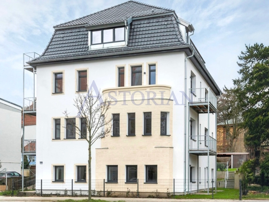 Malerische Dachterrasse in kernsanierter Stadtvilla mit ausgebautem Dachboden