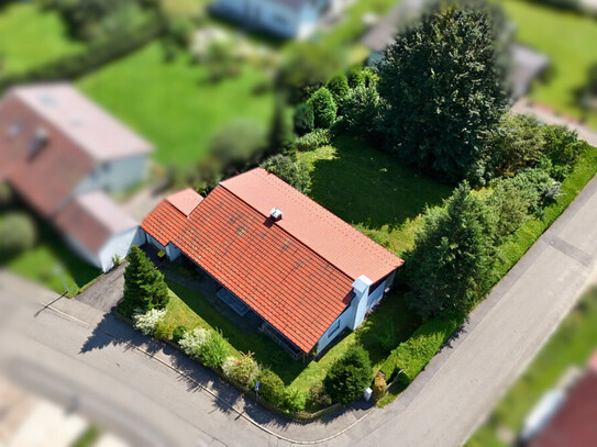 Charmanter Bungalow in idyllischer und ruhiger Wohnlage mit großem Eckgrundstück!