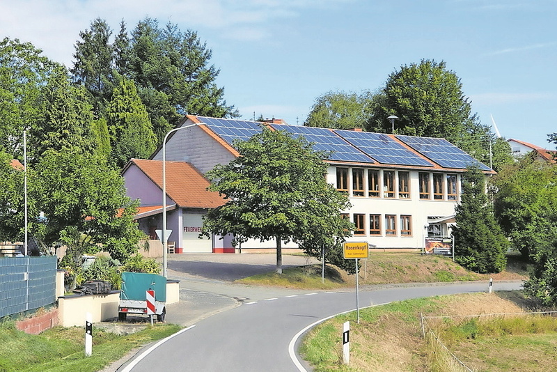 Das Dorfgemeinschaftshaus ist ein wichtiger Treffpunkt für die Bürger aus Rosenkopf. Daneben befindet sich die Feuerwehr.