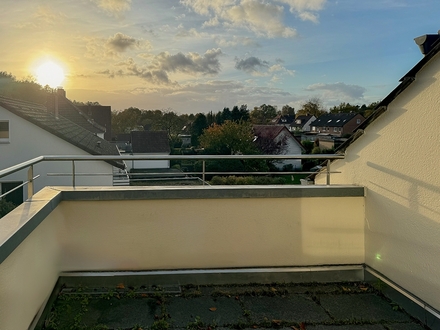 Bezugsfreie Dachgeschosswohnung mit Traumbalkon! Gemütliche Dachgeschosswohnung in Bielefeld - Senne