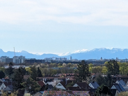 Sonnige 3-Zi.-Dachgeschosswohnung mit herrlichem Ausblick in Feldmoching