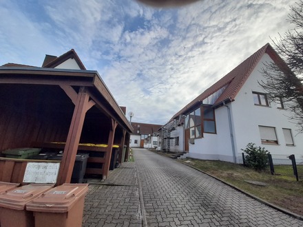 Sonnige 3 Zimmerwhg. mit Garten und Carports