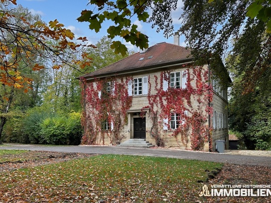 Sanierungsbedürftiges Herrenhaus/Villa im Hechinger Fürstengarten