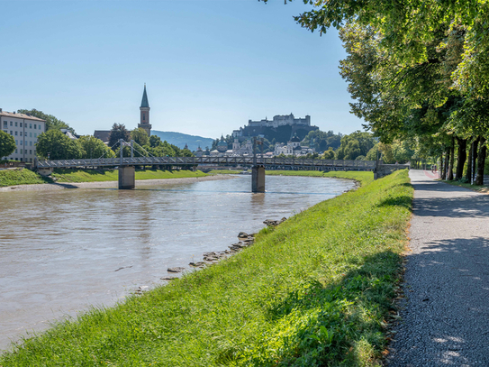 Ein seltener Juwel mitten in der Stadt Salzburg! Gartenoase an der Salzach