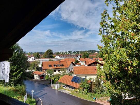 Gemütliche 2,5 Zimmer Dachgeschoss-Wohnung in zentraler Lage