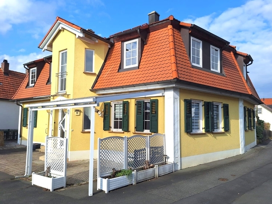 RESERVIERT - Stilvolles Mehrfamilienhaus (4WE) in Küps