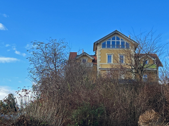 Seeblick-Wohnung in charmanter Villa