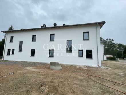 Neubau-Doppelhaushälfte in zentraler Lage in Schwandorf zu verkaufen