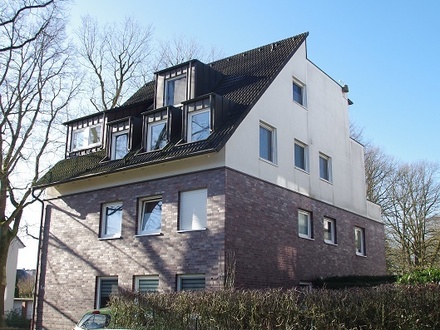 Außergewöhnliches 5-Fam.-Haus mit großzügiger Eigentümerwohnung als Maisonette mit 2 großen Balkonen in ruhiger Lage