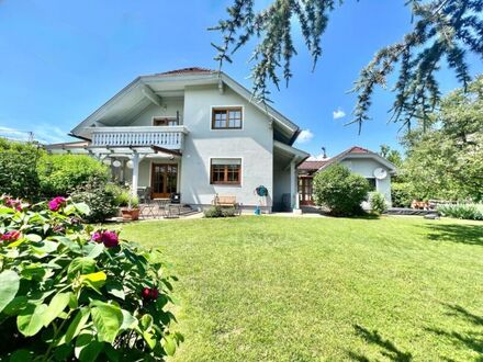 Velden am Wörthersee: Wohlfühl-Einfamilienhaus in bester Zentrumslage mit paradiesischem Garten