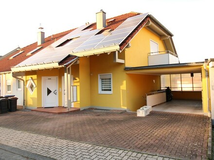 modernisiertes und voll vermietetes Dreifamilienhaus mit Blick - Photovoltaik - Anlage mit langfristiger Einspeisevergü…