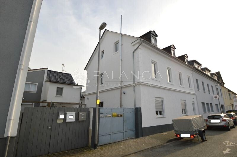Falanga Immobilien - Hochwertig sanierte 3,5-Zimmer DG Wohnung im Herzen von Wiesbaden-Schierstein! – 65201 Wiesbaden-Schierstein, 65201 Wiesbaden-Schierstein – Vorschaubild 2
