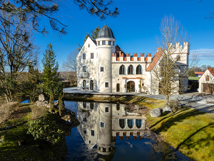 LEBEN SIE GERNE UNGEWÖHNLICH? Bezauberndes Schlösschen in atemberaubender Lage