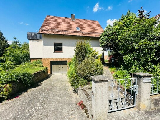 FREISTEHENDES EINFAMILIENHAUS MIT GARAGE