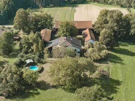 Historischer Charme in malerischer Landschaft - eine Landimmobilie als Vierkanthof