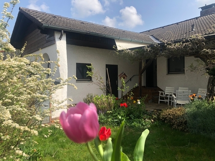 Gut geschnittener Bungalow im Dreieck München Erding Landshut