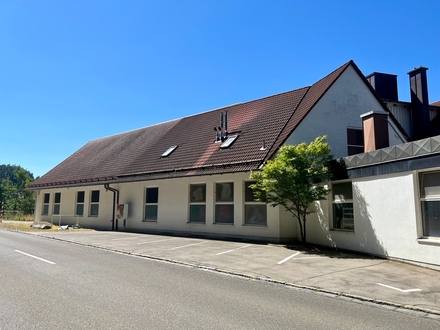 Individuell nutzbare Immobilie in der Nähe von Mickhausen zu kaufen. Einmalige Gelegenheit!