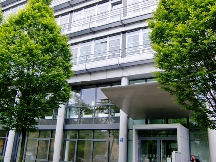 Mit großer Dachterrasse ... Attraktives Büro am Hirschgarten
