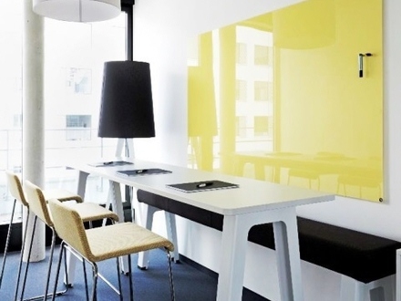 Mit Pool vor der Tür ... Büro in stylischem Umfeld