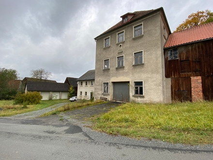 Ehemaliges landwirtschaftliches Anwesen mit div. Nebengebäuden!