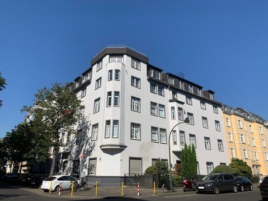 Bestlage Golzheim / Dachterrassen-Traum: Modernisierte 4-Zimmer-Dachgeschoss-Maisonette-Wohnung