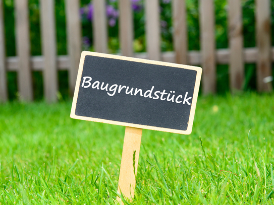 BAUTRÄGER AUFGEPASST - zentral und ruhig gelegenes Grundstück mit Altbestand und Seeblick