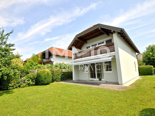 Geräumiges, sehr gepflegtes Haus mit Garten, Terrasse und großem Balkon, Garage - Zentrale Ruhelage