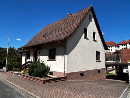 Geräumiges Einfamilienhaus mit gepflegtem Grundstück!
