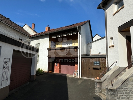 Erschwingliches Einfamilienhaus mit Balkon und Garage