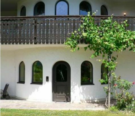 Sonnige 3 Zimmer Wohnung mit Südterrasse und Gartenanteil