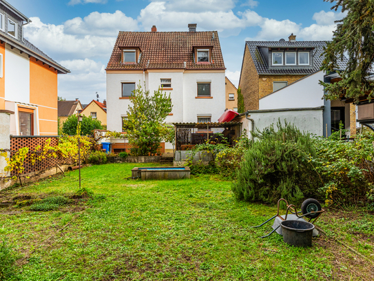 Großes Haus für die große Familie. Freistehendes 1-3-Familienhaus mit großem Garten und Garage