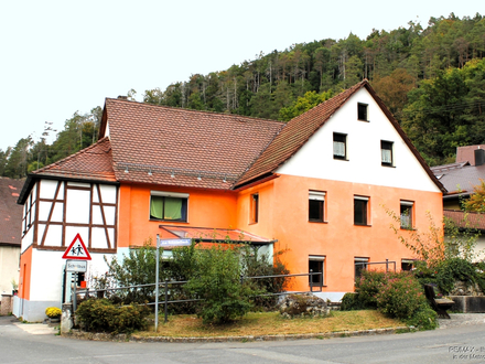 Großzügiges Haus in idyllischer Lage mit viel Potenzial