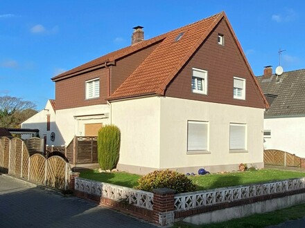 Zweifamilienhaus mit großem Grundstück in Oldenburg. Zusätzl. Bebauung möglich!