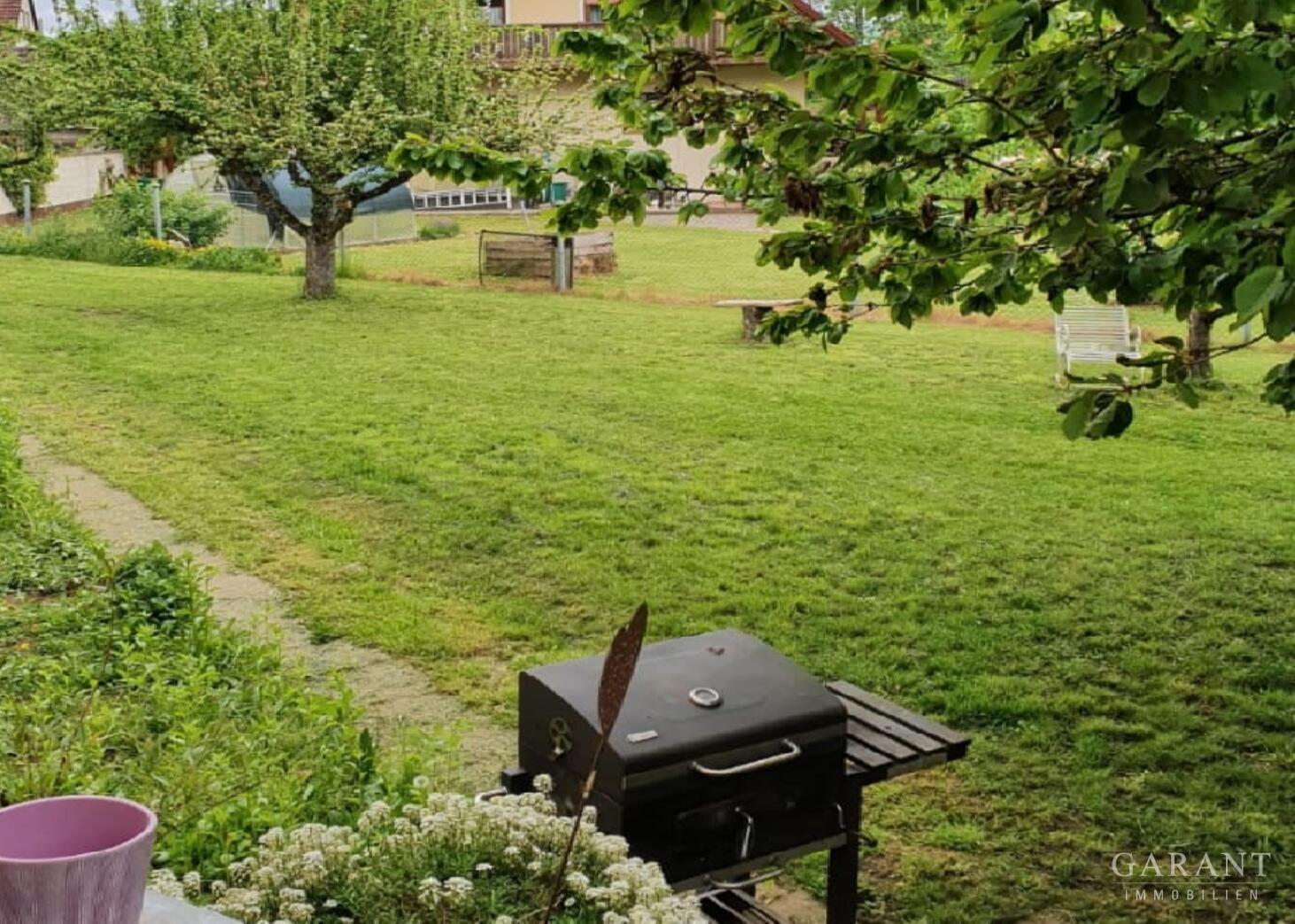 Gepflegtes Zweifamilienhaus mit großem Garten, Terrasse, Dachterrasse & Ausbaupotenzial in Scheßlitz – 96110 Scheßlitz, 96110 Scheßlitz – Vorschaubild 2