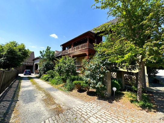 Gepflegtes Bauernhaus mit zwei Wohnungen, Scheune und Werkstatt zu verkaufen!