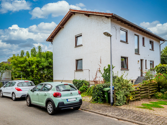 Erdgeschoss mit Terrasse und kleinem Garten, Tageslichtbad, Gäste-Wc inkl. Gewerbe lim Souterrain