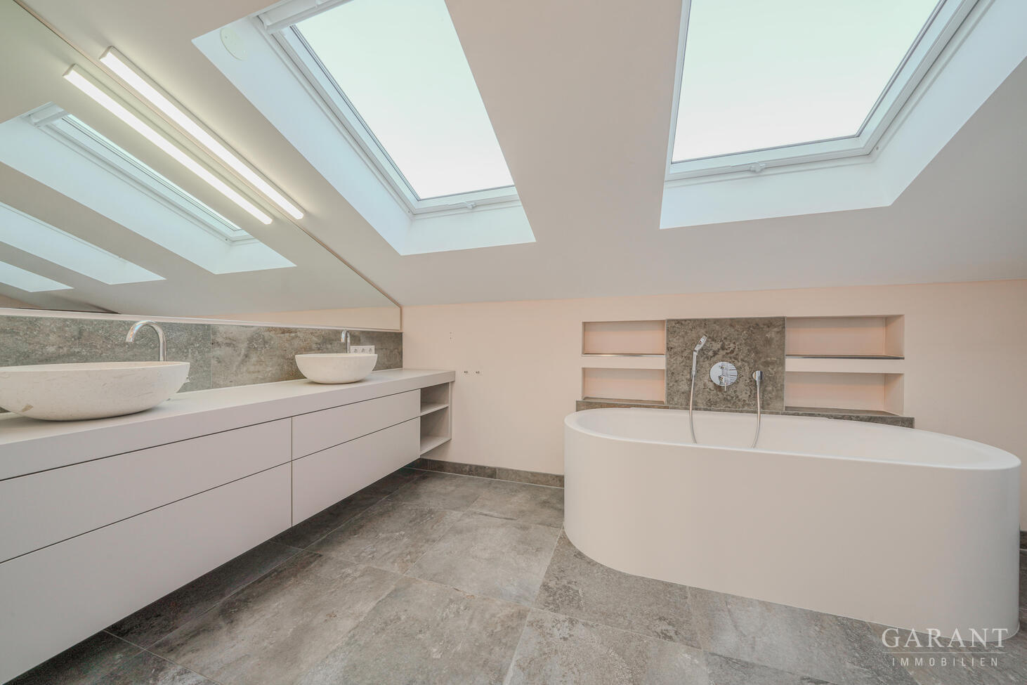 Modernes Reihenmittelhaus mit eigenem Pool im Garten – 85604 Zorneding, 85604 Zorneding – Vorschaubild 14
