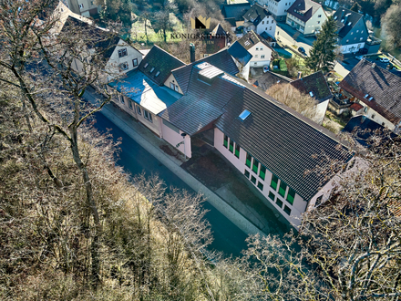 Attraktive Gewerbehalle mit Büros und Parkplätzen in Ebhausen