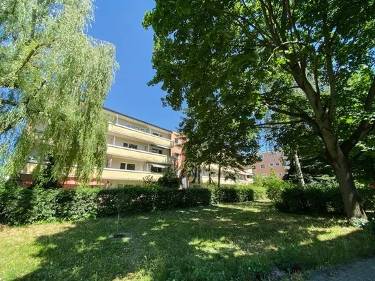 bezugsfreies 1 Zimmer-Apartment, hochwertig modernisiert, großer S/W Balkon, 2 Bäder