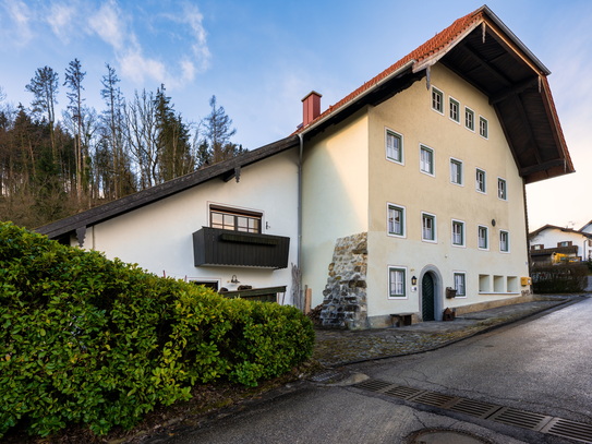 Zeitlose Eleganz: Historisches Gebäude in ruhiger Lage von Anger-Vachenlueg