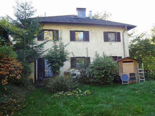 Hofkirchen/Traunkreis: Der Hektik entfliehen! Idyllische 120 m² Wohnung im Grünen mit Balkon