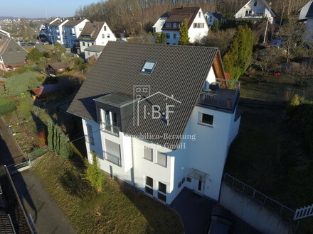 Großzügige Maisonettewohnung mit Balkon, Dachterrasse und Garage in Siegen-OT