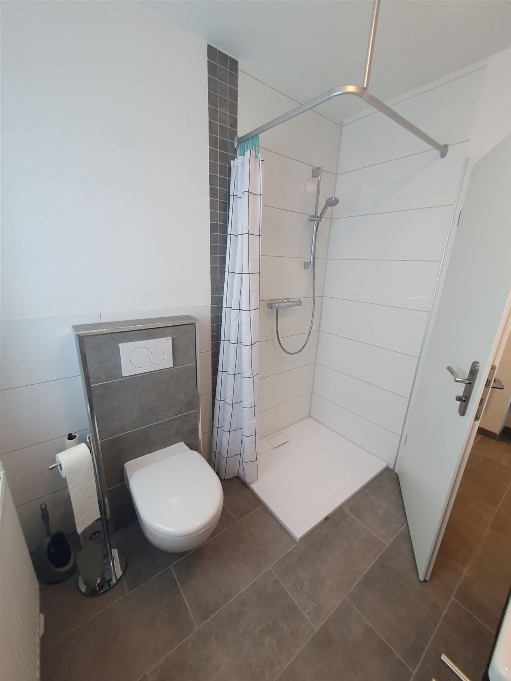 MÖBLIERTES SINGLE-APARTMENT IN RUHIGER LAGE VON REUTTI – 89233 Neu-Ulm, 89233 Neu-Ulm – Vorschaubild 8
